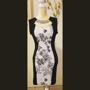 blank and white flowers print